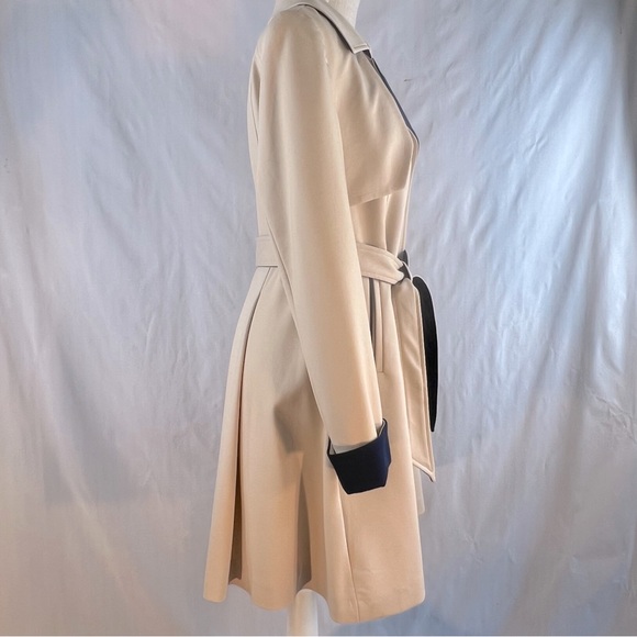 Elegant Cream and Navy Women's Trench Coat - Picture 3 of 12